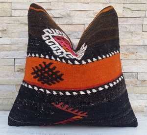 Funda de Cojín Bordada a Mano Turca de Lana, Cuadrada, Estilo Bohemio, Decorativa, con Patrón Naranja y Negro - Product Image 1