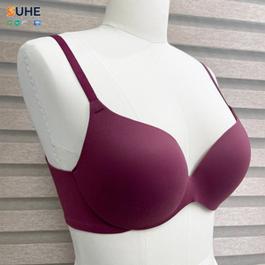 Sujetador inalámbrico SUHE para mujer, sin costuras, con relleno, copas moldeadas, tirantes ajustables, cómodo para el día a día, suave, tipo camiseta, sin aros. - Product Image 5