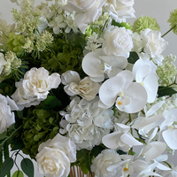 Boule de fleurs de mariage blanche moderne de luxe, centre de table en soie artificielle au toucher réel, boule de roses pour la décoration de l'allée et de la table