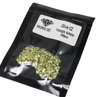 Zircone cubique jaune olive brillante, taillée à la machine, forme triangulaire
