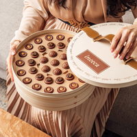 Boîte à pâtisserie de luxe en papier avec poignée en cuir et logo personnalisé, double chocolat et dattes, emballage rond pour Ramadan, boîte cadeau pour chocolats et bonbons