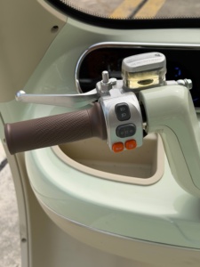 Tricycle électrique familial SURRIT deux places, batterie lithium, pour balades en quartier - Product Image 5