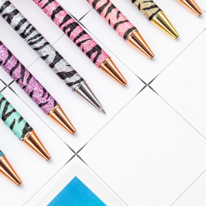 Penna a Sfera con Stampa Leopardata in Offerta, Regalo per Ragazze, Penna Retrattile Scintillante Personalizzata in Metallo con Motivo Zebrato - Product Image 3