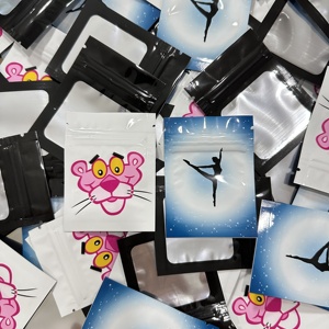 100 PCS 6x8cm sacchetto di plastica con cerniera piccola sacchetto Laser sacchetto con chiusura a Zip piccolo imballaggio sacchetti di sigari per <span class=keywords><strong>biscotti</strong></span> personalizzati con finestra trasparente - Product Image 5