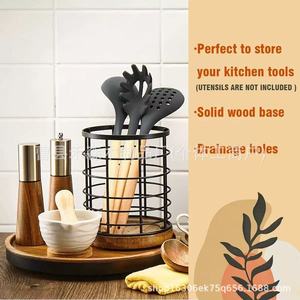Porte-ustensiles de cuisine en fil métallique noir avec base en bois d'acacia, adapté à 6 grands ustensiles de cuisine sur la planche de travail. - Product Image 5