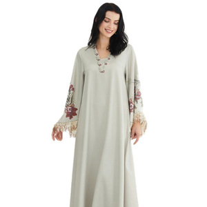 Robe élégante pour femme Zifeng OEM, style moyen-oriental, en polyester, col en V, imprimée, à franges, manches longues, certifiée CE - Product Image 5
