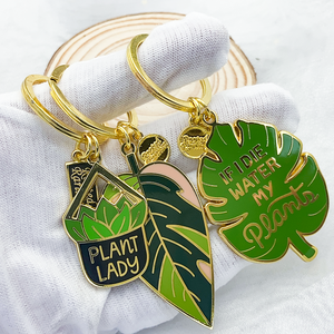 Vente chaude Métal Artisanat De Luxe Femmes Accessoires Personnalisés Dessin Animé Mignon Porte-clés Feuille En Métal Porte-clés - Product Image 4