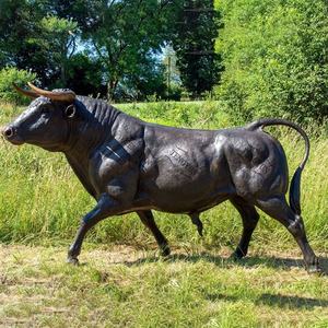 Statua di Toro in Bronzo per Decorazione Giardino Esterno - Product Image 2