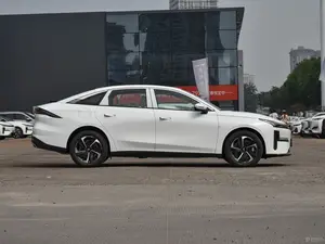 Venda quente Geely Galaxy l6 velocidade máxima 247 km/h carro híbrido elétrico e gasolina veículo nova energia