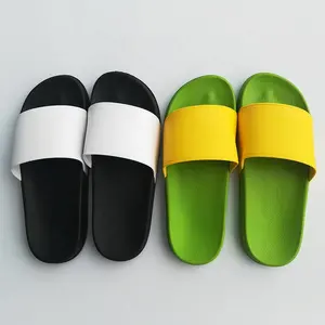 Pantofole da camera da letto morbide all'ingrosso pantofole da donna in plastica pantofole da uomo lettera iniziale personalizzata per sport PVC Beach ODM