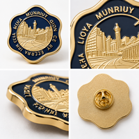 Broche en métal OEM personnalisée, en forme de paysage urbain, avec bordure fleurie, électroplaquée et en relief, pour touristes