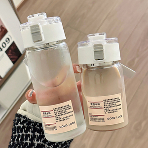 2024 Amazones étudiants de haute qualité transparent sport fitness bouteille d'eau en plastique avec infuseur à thé - Product Image 1