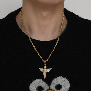Ciondolo a forma di angioletto, collana in ottone con zirconi per uomo e donna della collezione Coppia di Cupido. - Product Image 1