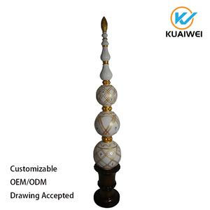 Ornement décoratif de luxe blanc et or avec base en bois - Ornement sur pied orné pour une décoration élégante de la maison et des événements - Product Image 6