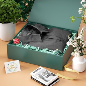 Caja de regalo cubierta de papel verde bosque, adecuada para prendas de vestir, se puede personalizar según las necesidades. - Product Image 5