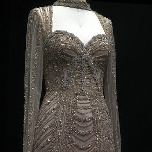 Robe de mariée sirène longue et brillante LSZ635 pour femme, avec motif 3D, plumes, cristaux et taille naturelle - Product Image 4