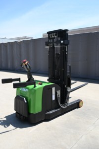 इलेक्ट्रिक पहुंच ट्रक स्टेकर 1 टन 1.5टन 2 टन लिथियम आयन बैटरी के साथ ट्रक फोकलिफ्ट - Product Image 2