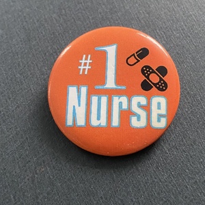 Infirmière Injection Médecine Médecin Hôpital Mieux Donner En Acier Inoxydable Émail Épinglette Badges - Product Image 6