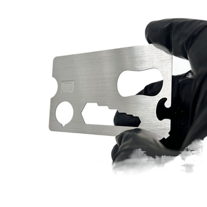 บัตรเครดิตโลหะโครเมี่ยมสีเงินเคลือบสแตนเลสบัตรเอาชีวิตรอดสำหรับการแกะสลักด้วยเลเซอร์ชื่อและตัว<span class=keywords><strong>เลข</strong></span> - Product Image 3