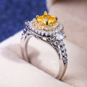Anello di Lusso con Gemma Gialla Quadrata per Donne, Stile Principessa, Elegante Gioiello da Dito alla Moda - Product Image 3