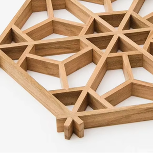 Technique de travail du bois consistant <span class=keywords><strong>à</strong></span> assembler des pièces de bois minces Kumiko <span class=keywords><strong>à</strong></span> l'aide de joints <span class=keywords><strong>à</strong></span> mortaise et <span class=keywords><strong>à</strong></span> tenon pour porte ou fenêtre - Product Image 1