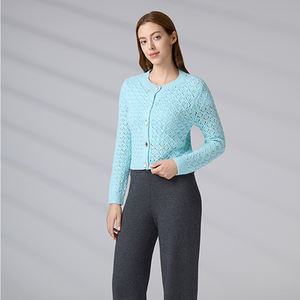 Pull personnalisé avec logo, tricot ajouré bleu clair d'hiver, col rond, boutonné, pull court en tricot pour femmes, cardigan - Product Image 5