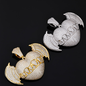 <span class=keywords><strong>Les</strong></span> <span class=keywords><strong>Sept</strong></span> Pêchés capitaux - Collier pendentif Cœur de la cupidité en laiton plaqué or 18 carats avec diamants CZ AAAAA, style Iced Out, breloque Cœur du Diable - Product Image 3