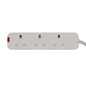 Saudi-Arabien <span class=keywords><strong>Kenia</strong></span> 3-Wege 3-fach Steckdosenleiste mit Schutzvorrichtung IP44 Zertifiziert 2500W - Product Image 1