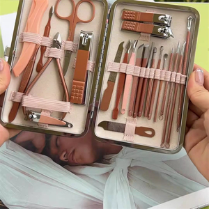 WELLFLYER Ensemble professionnel <span class=keywords><strong>de</strong></span> manucure et <span class=keywords><strong>de</strong></span> pédicure en or rose MS-871 Ensemble <span class=keywords><strong>de</strong></span> soins pour femmes Cadeau Logo personnalisable <span class=keywords><strong>Kit</strong></span> <span class=keywords><strong>de</strong></span> beauté coupe-ongles - Product Image 5