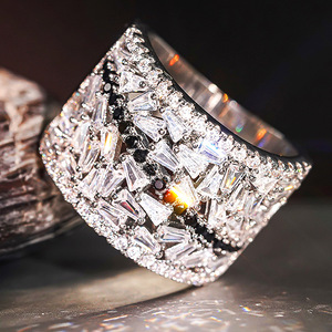 Anello Geometrico Trapezoidale con Micro Pavé di Zirconi per Donne, Gioiello da Dito Elegante e alla Moda - Product Image 2