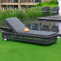 Meubles de terrasse d'hôtel modernes, lit de jour de patio, lit de soleil, chaise longue en corde tressée, chaises de bar de plage empilables pour piscine extérieure