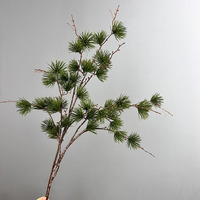 Branche de pin artificielle en plastique à 2 branches, feuillage de cyprès à aiguilles de pin hautement imité pour arrangements floraux de Noël