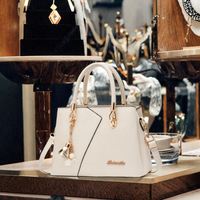 Yeni Gelen Kadın Göğüs Çantası Büyük Kapasiteli Çapraz Askılı Çanta Vintage Bel Çantası Kişiselleştirilmiş Deri El Çantası