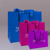Sac cadeau en papier cartonné écologique réutilisable avec poignée en ruban verni, impression offset, logo personnalisé, luxe, recyclable