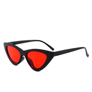 แว่นกันแดดทรงสามเหลี่ยมแฟชั่นใหม่ล่าสุด กรอบเล็ก หรูหรา สำหรับผู้หญิง ทรงแคทอาย กรอบ PC เลนส์อะคริลิค สีพื้น เลนส์สีควันบุหรี่ ยี่ห้อ Benola - Product Image 3