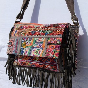 กระเป๋าแบนจาราแท้สไตล์วินเทจ - กระเป๋าโท้ทงานแฮนด์เมดลายปะติดชนเผ่าอินเดีย พร้อมงานกระจกเงา ของขวัญวันครบรอบสำหรับเธอ - Product Image 2