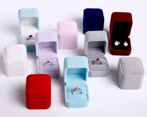 Bán Buôn Chất Lượng Cao Tùy Chỉnh Vuông Đen Bao Bì Quà Tặng Nhung Nhẫn Hộp Đồ Trang Sức - Product Image 6