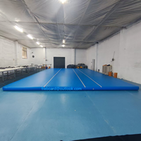 Piste d'air en PVC personnalisé étanche à l'air gonflable aire de jeux intérieure pour salle de sport football et entraînement sportif avec fonction d'escalade
