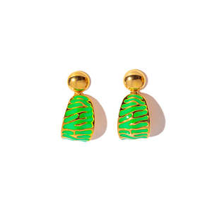 Pendientes de Moda con Diseño de Esmalte Verde, Acero Inoxidable 316L con Baño de Oro PVD, Joyería de Diseño - Product Image 1