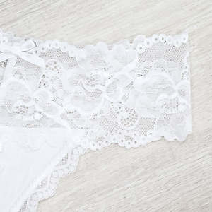 سراويل داخلية مريحة من الدانتيل الأبيض مطرزة من خلال الزهور مثيرة بفيونكة للنساء - Product Image 3