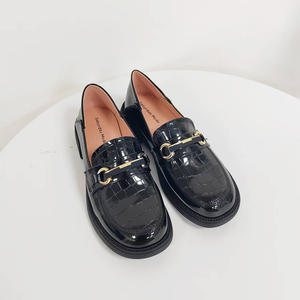 Zapatos de cuero genuino dividido para mujer con mocasines de punta redonda cerrados zapatos de tacones cuadrados con patrón de cocodrilo suave y cómodo - Product Image 3