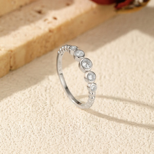 Bague en argent S925 avec diamants, sertissage clos, taille brillant rond, classique, pour femme - Product Image 3