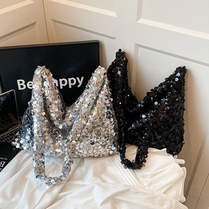 Sac à bandoulière élégant de style féminin. Utilisation de matériaux brillants. Sac à main de luxe de créateur.8820 - Product Image 6