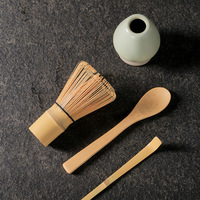 Kit de Cérémonie du Matcha Classique Kingze 4-en-1 : Fouet en Bambou, Cuillère, Cuillère à Matcha et Support en Céramique pour Chasen – Outils Essentiels pour le Matcha