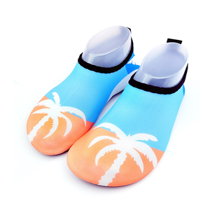 Belle scarpe da spiaggia Aqua in Neoprene per bambini per il nuoto surf con la sabbia e le immersioni-accessori per nuotare e fare immersioni - Product Image 4