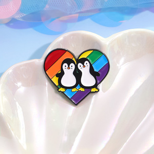 2024可憐なエナメルカップルレインボーブローチクリエイティブアニマルペアペンギンハートシェイププライドブローチカップルギフト用 - Product Image 6