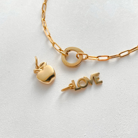 Pulsera de Cadena de Acero Inoxidable Chapada en Oro de 14K con Colgante de Letra LOVE de Apple para Mujer, Joyería Emanco