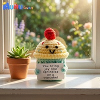 Jouet en peluche amigurumi fait main au crochet en forme de donut et de cupcake pour la décoration de comptoir de pâtisserie ou de café