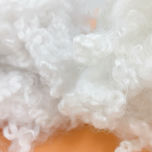 Fibra cortada de poliéster 100% de alta calidad reciclada HCS/HC/HS precio competitivo para relleno de almohadas huecas conjugadas para girar - Product Image 1
