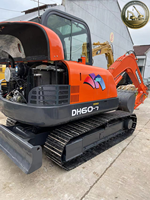 Excavatrice sur chenilles Doosan DH60 7 d'occasion, prête à être expédiée, unité compacte de 6 tonnes pour les travaux de terrassement en arrière-cour.